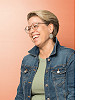 Portraitfotografie einer Mitarbeiterin vom BWD, Bildungszentrum für Wirtschaft und Dienstleistung in Bern.