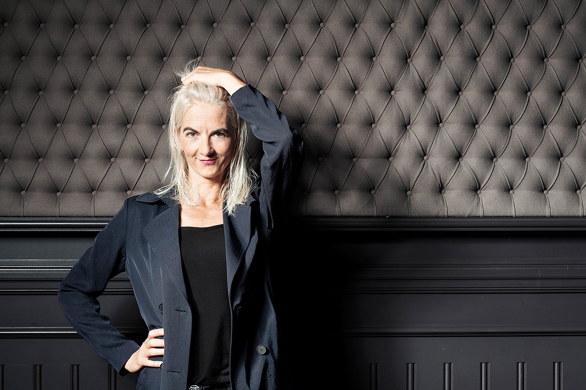 Portrait von Franziska Ambühl, Leiterin Kostüm- und Maskenabteilung am Konzert Theater in Bern