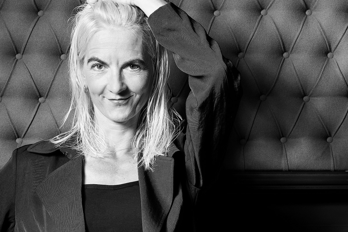 Portrait von Franziska Ambühl, Leiterin Kostüm- und Maskenabteilung am Konzert Theater in Bern