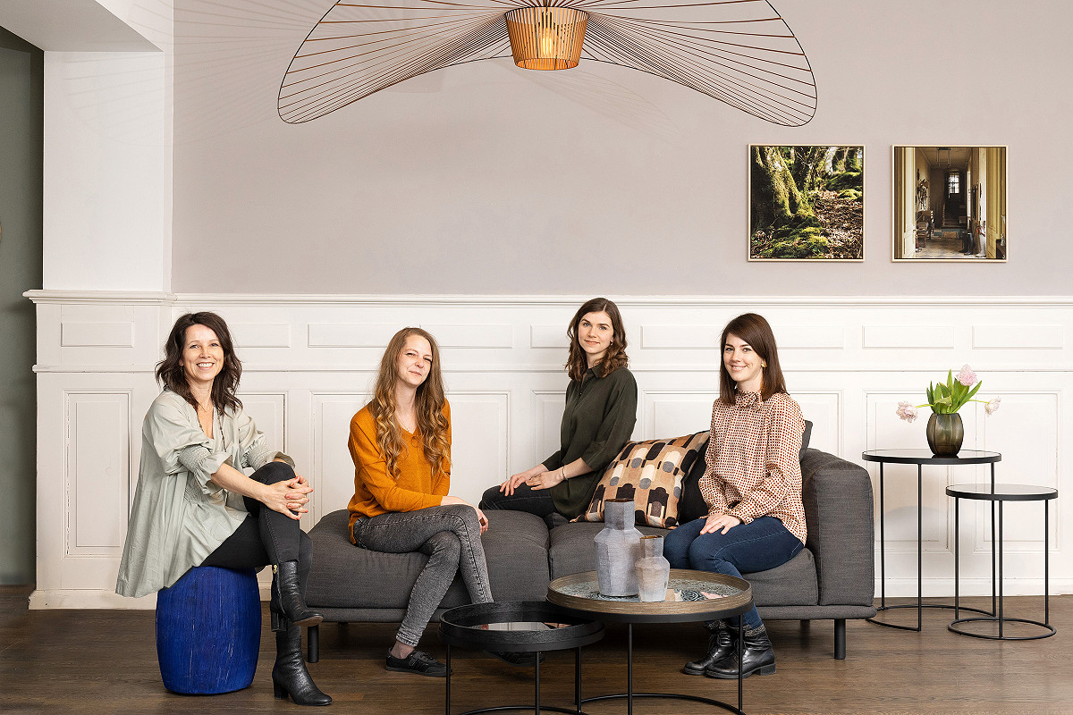 Gruppenfoto vom Team von Lisa Feiler Interieur.