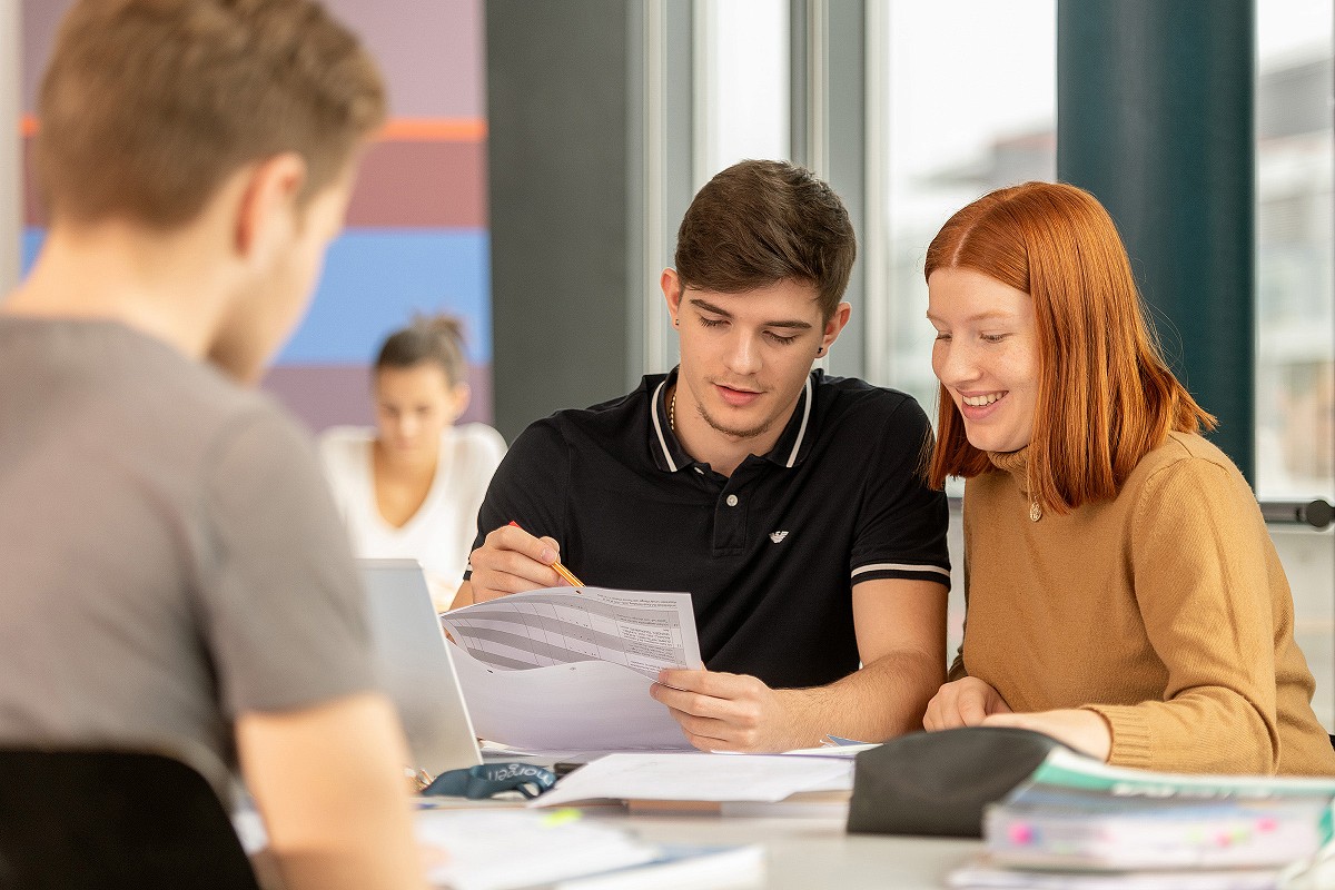 Teamarbeit BWD Bern von der Berner Fotografin Sandra Stampfli fotografiert. Grafikerin Petra Santschi