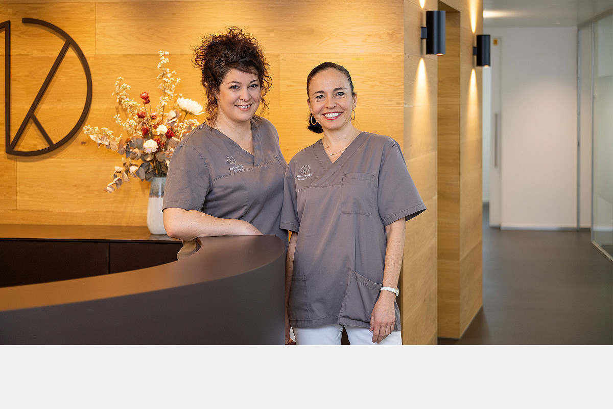 Ein Porträt von Dr. med. dent. Rindlisbacher und Dr. med. dent. Diserens in der Dentalpraxis Kehrsatz