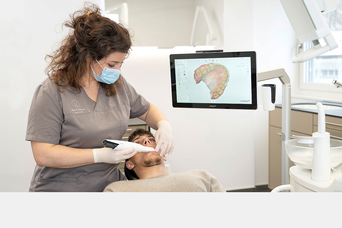 Zahnärztliche Untersuchung durch Frau Dr. med. dent. Rindlisbacher
