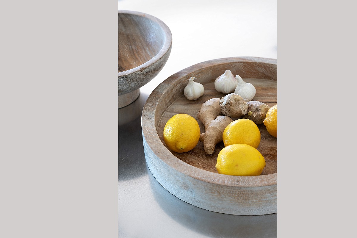 Ingwer und Zitronen auf Teller