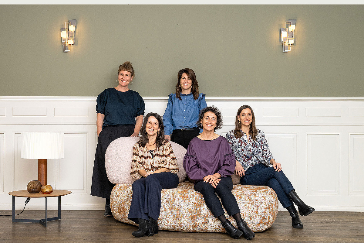 Gruppenfoto vom Team von Lisa Feiler Interieur.