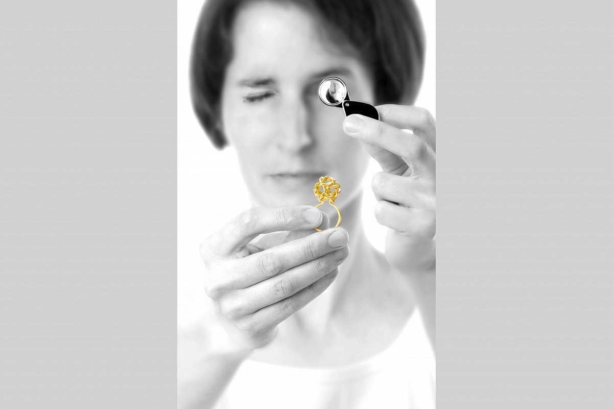 schwarz-weiss Portraits der Goldschmiedin Bettina Geistlich von Formabina
